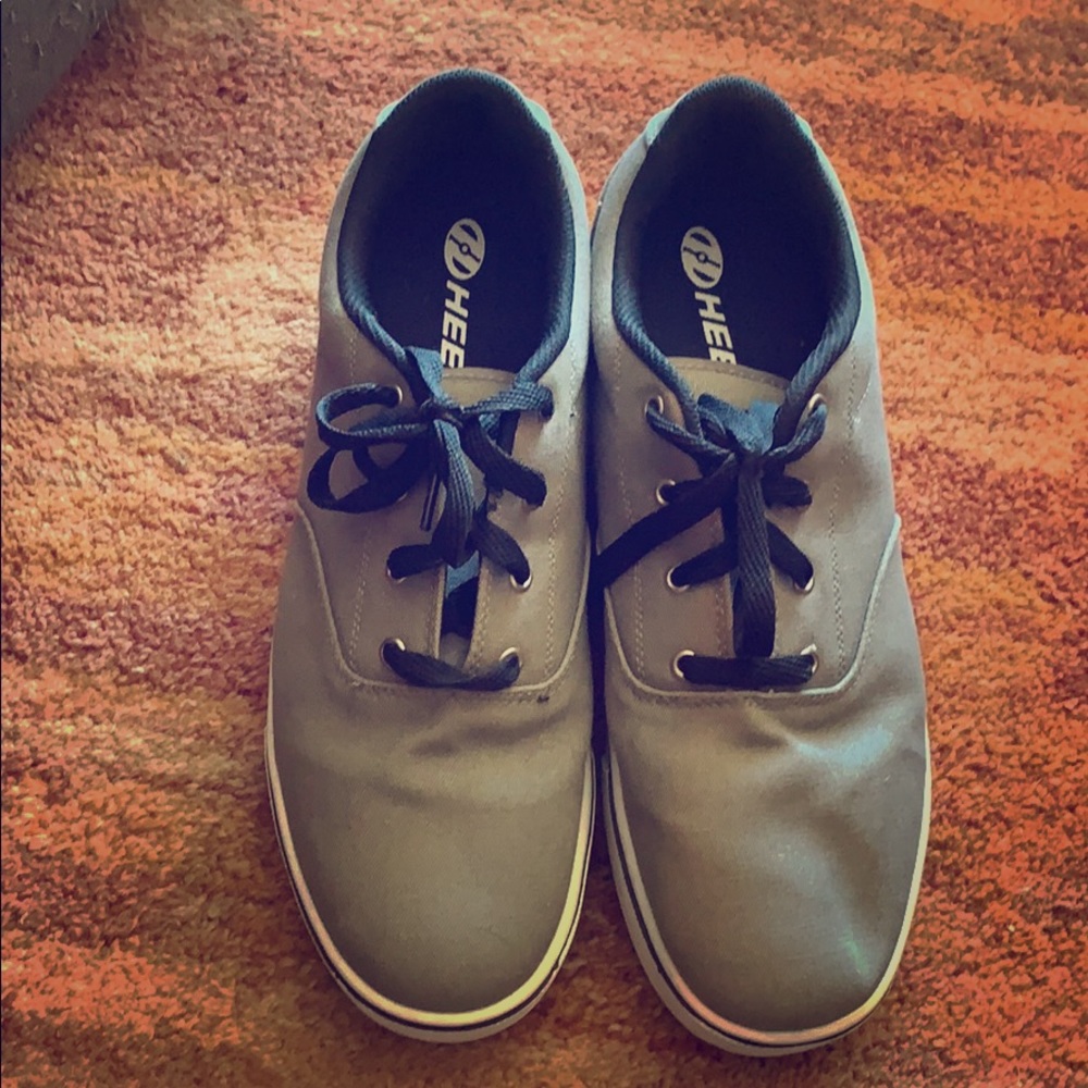 I’m selling adult heelys size 12 or for teens